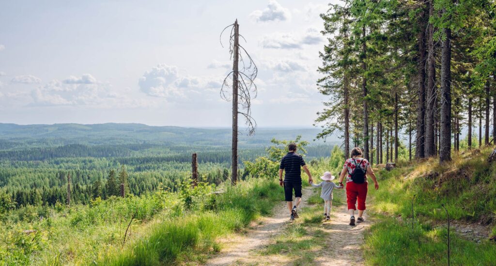 Ulkoileva perhe Kolilla