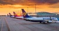 Ryanairin lentokoneet lentoasemalla