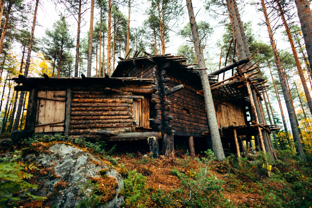 Kalevala-kylä, Bomba