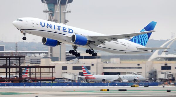 United Airlines Boeing 777