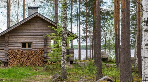 Saunamökki rannalla