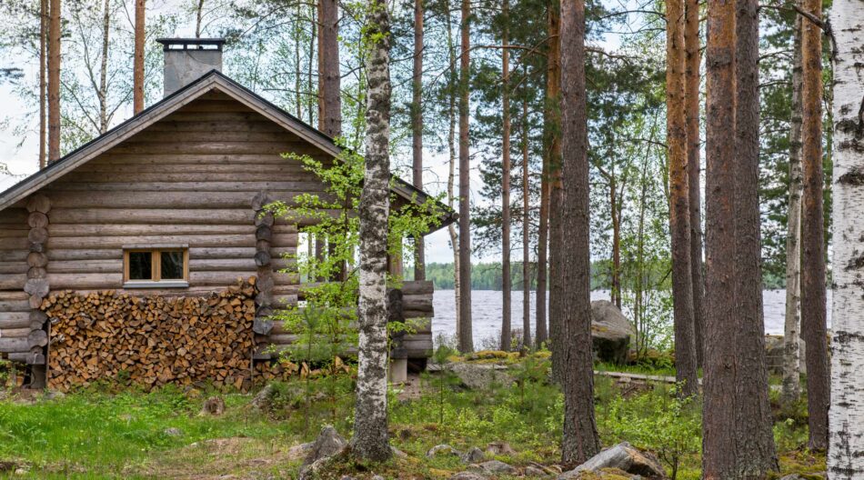 Saunamökki rannalla